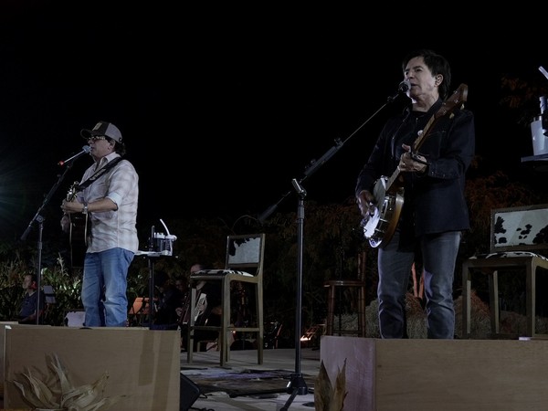Bastidores do ensaio geral para a grava&ccedil;&atilde;o do DVD &ldquo;Meninos de Ro&ccedil;a&rdquo;, novo projeto da dupla sertaneja Chit&atilde;ozinho e Xoror&oacute;. &mdash; Foto: Pedro Santana/EPTV