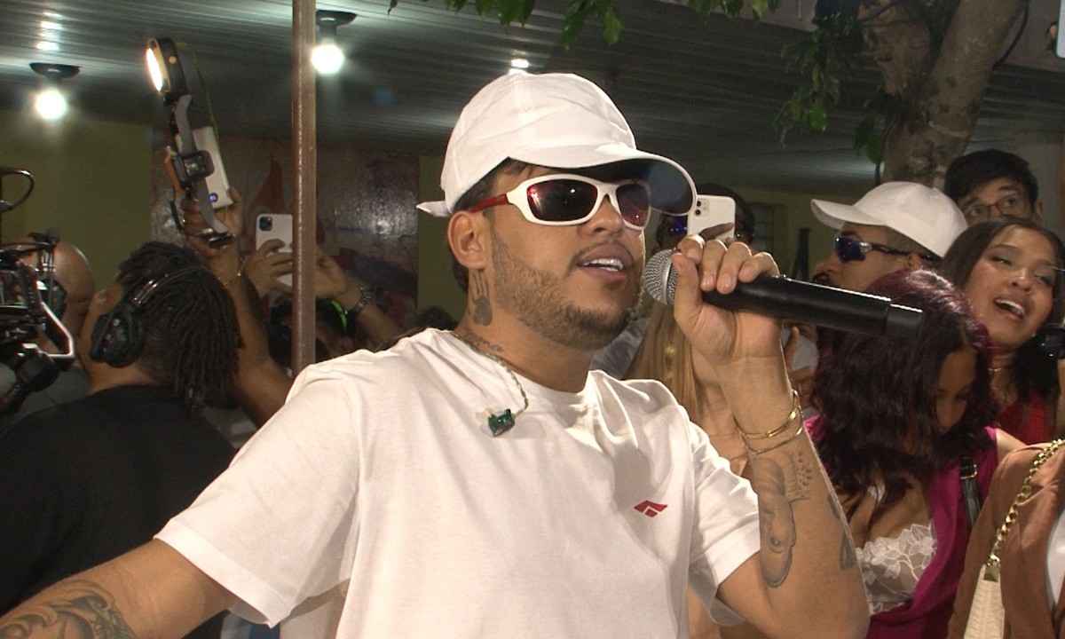 Thiago Aquino grava DVD aberto ao público em Feira de Santana com participações de Iguinho e Lulinha, Devinho Novaes e mais