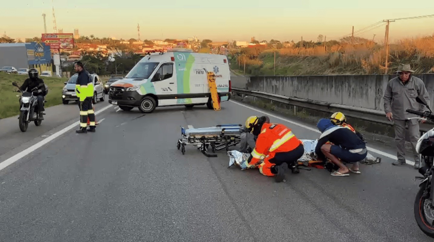Motociclista fica ferido após cair na pista e ser atropelado em Hortolândia; motorista do carro fugiu