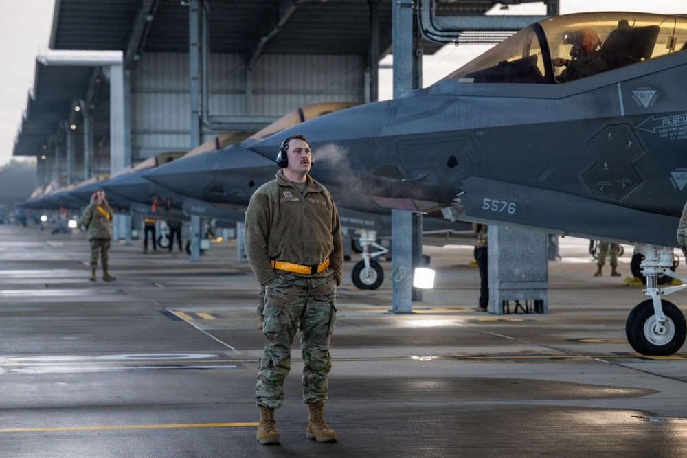 Milhares de paraquedistas do Exército dos EUA chegam ao Oriente Médio, diz agência