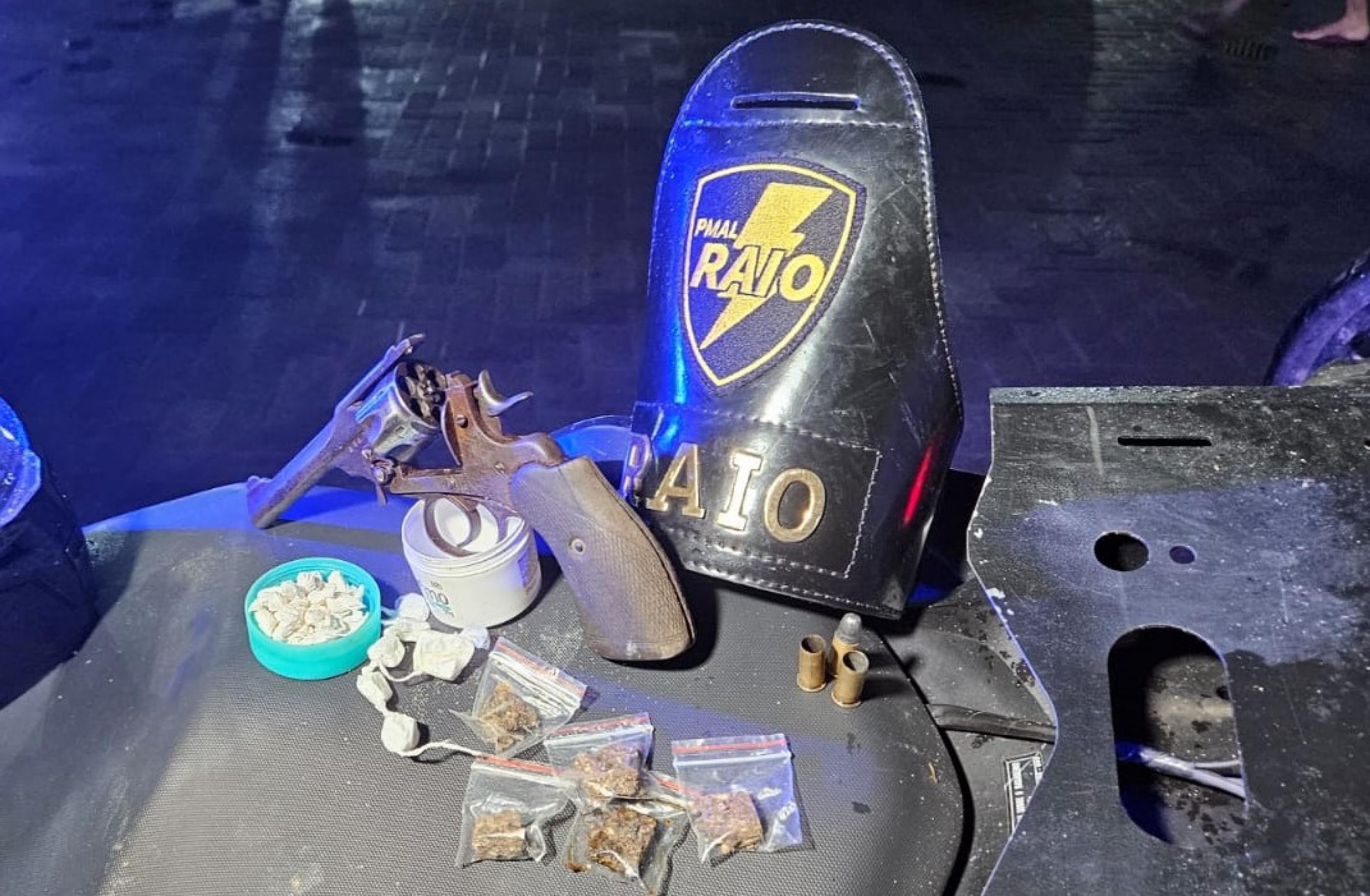 Homem é preso tentando se esconder em bueiro após trocar tiros com a polícia em Maceió 