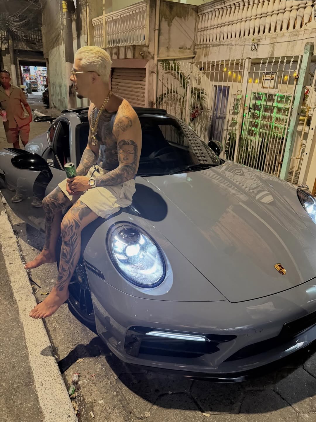MC Tuto, que dirigia Porsche, é preso após atropelar jovem em Barueri, na Grande SP