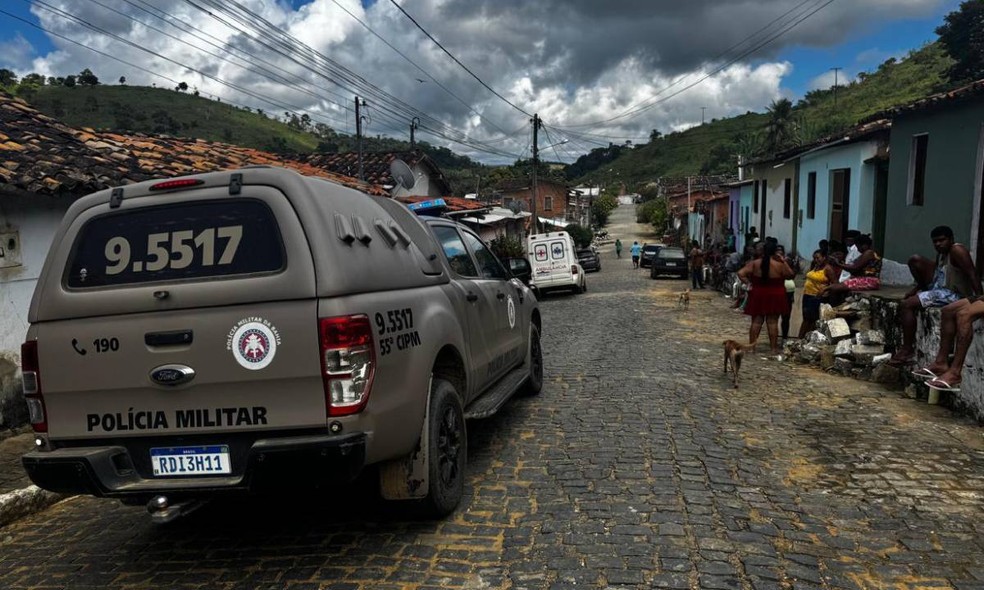 Homem morre atropelado após carro subir em passeio na Bahia — Foto: Site Giro Ipiaú