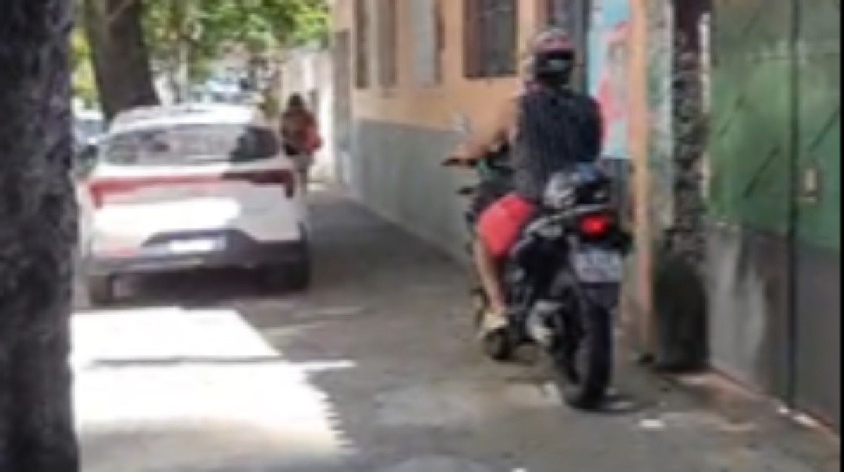 Moradores denunciam motos em alta velocidade pelas calçadas de Icaraí, em Niterói