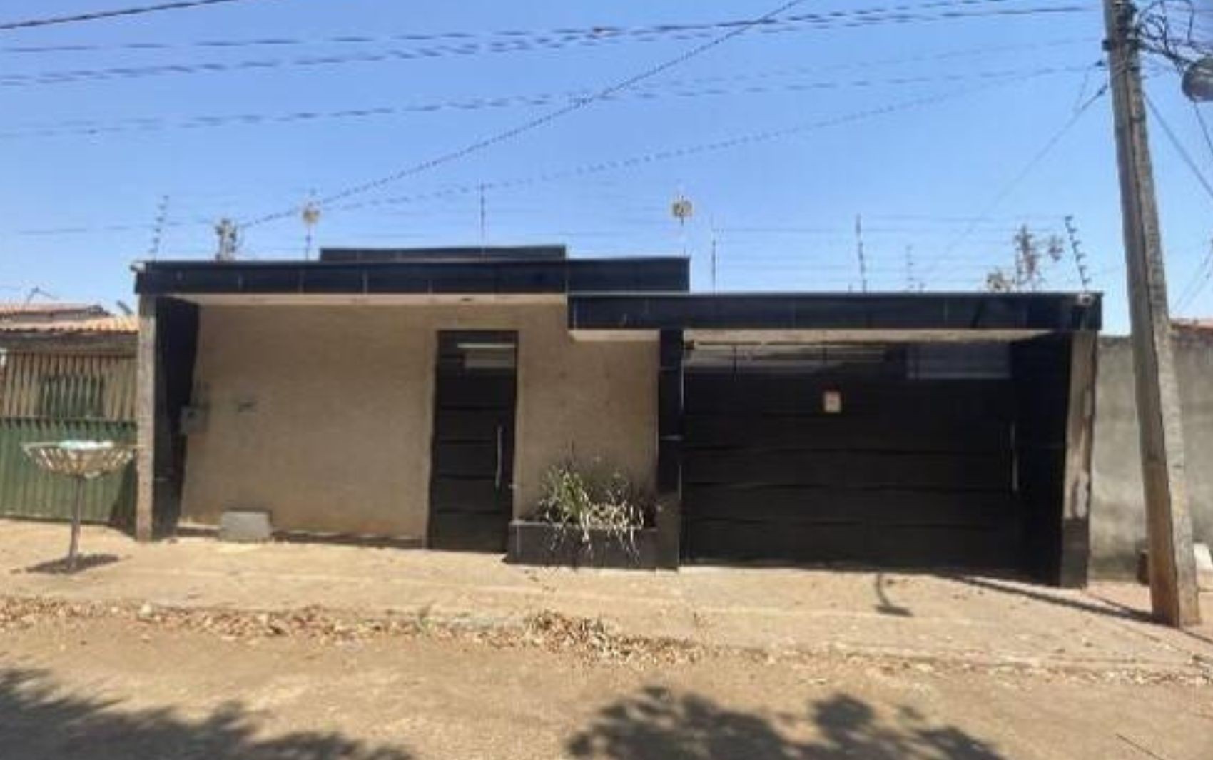 Leilão da Caixa voltado para mulheres tem imóveis avaliados entre R$ 95 mil e R$ 1 milhão, e até 384m²; veja detalhes