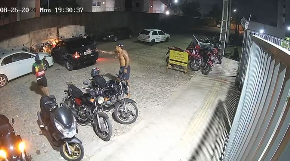 Criminosos mataram casal na saída de condomínio em Fortaleza. — Foto: Reprodução