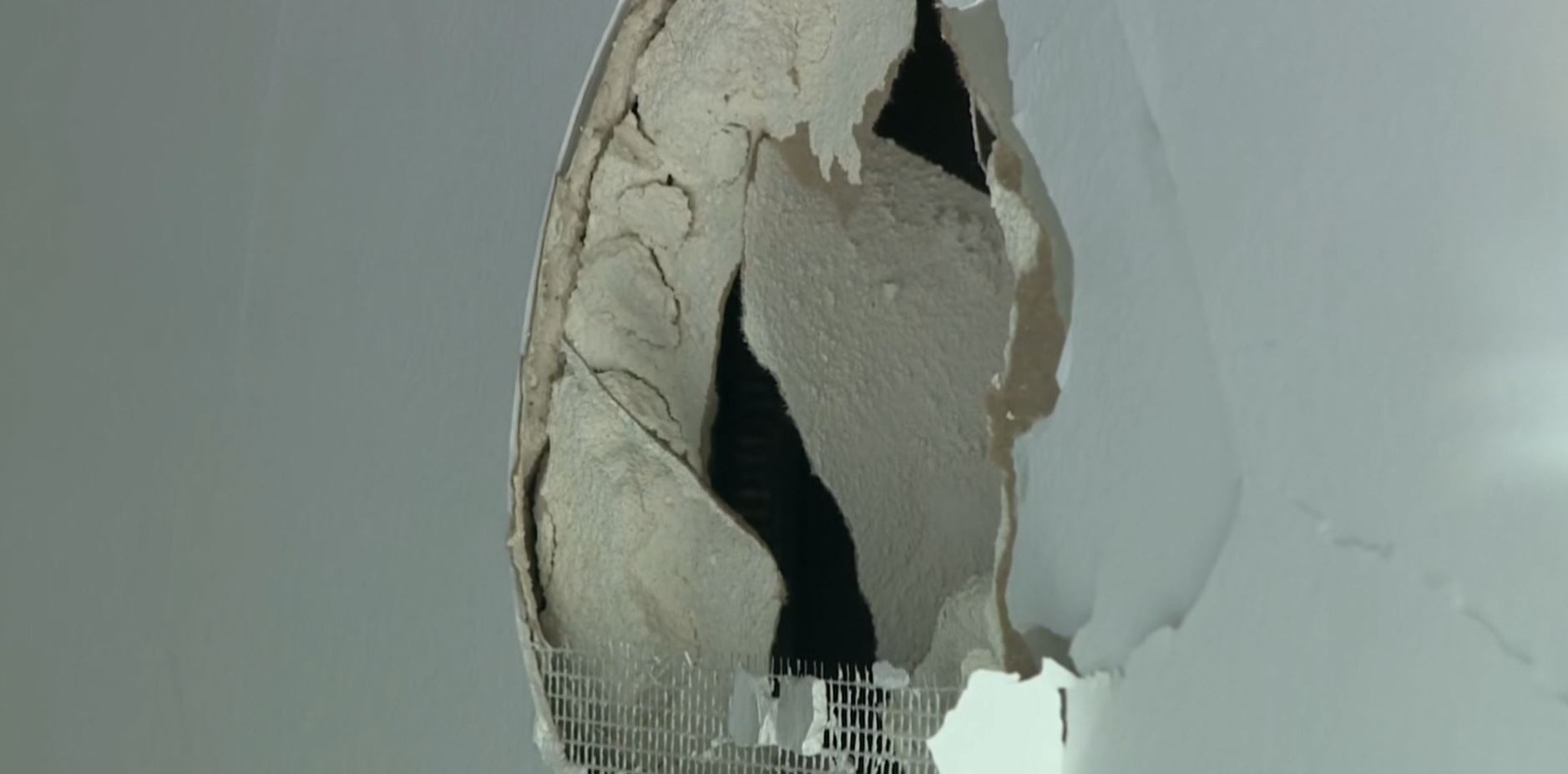 Polícia Civil investiga sequência de arrombamentos e furtos de celulares em lojas do Centro de Pedreira