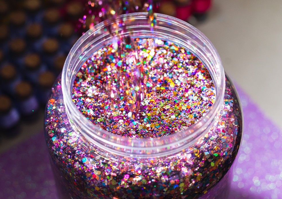 Pote de glitter — Foto: Imagem: Naiara Cândido / Contém Glitter