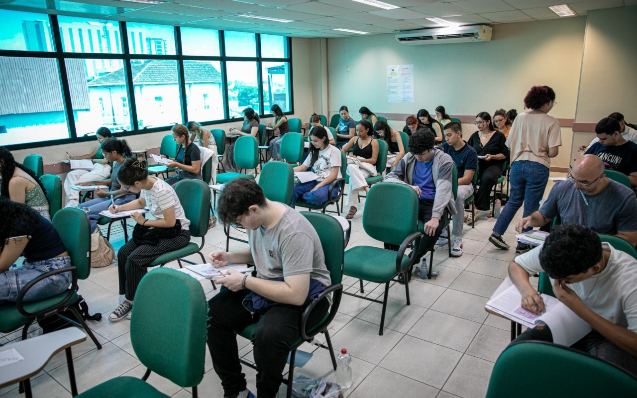 Provas do SIS e do Vestibular da UEA começam domingo (11) e segunda-feira (12) no AM; veja o que levar