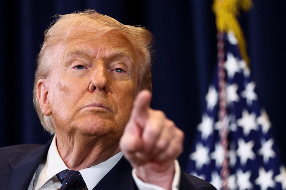 O presidente dos EUA, Donald Trump, responde a uma pergunta durante uma coletiva de imprensa no Trump National Doral Miami — Foto: REUTERS/Kevin Lamarque