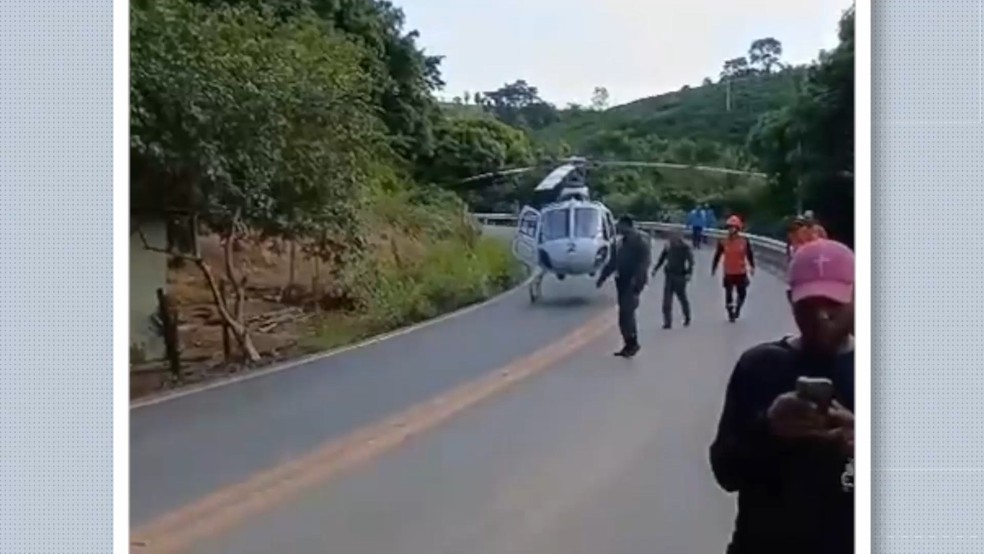 Helicóptero do Notaer chegou a ser acionado para ajudar no resgate das vítimas em acidente com ônibus escolar em São Roque do Canaã, Espírito Santo — Foto: Reprodução/TV Gazeta