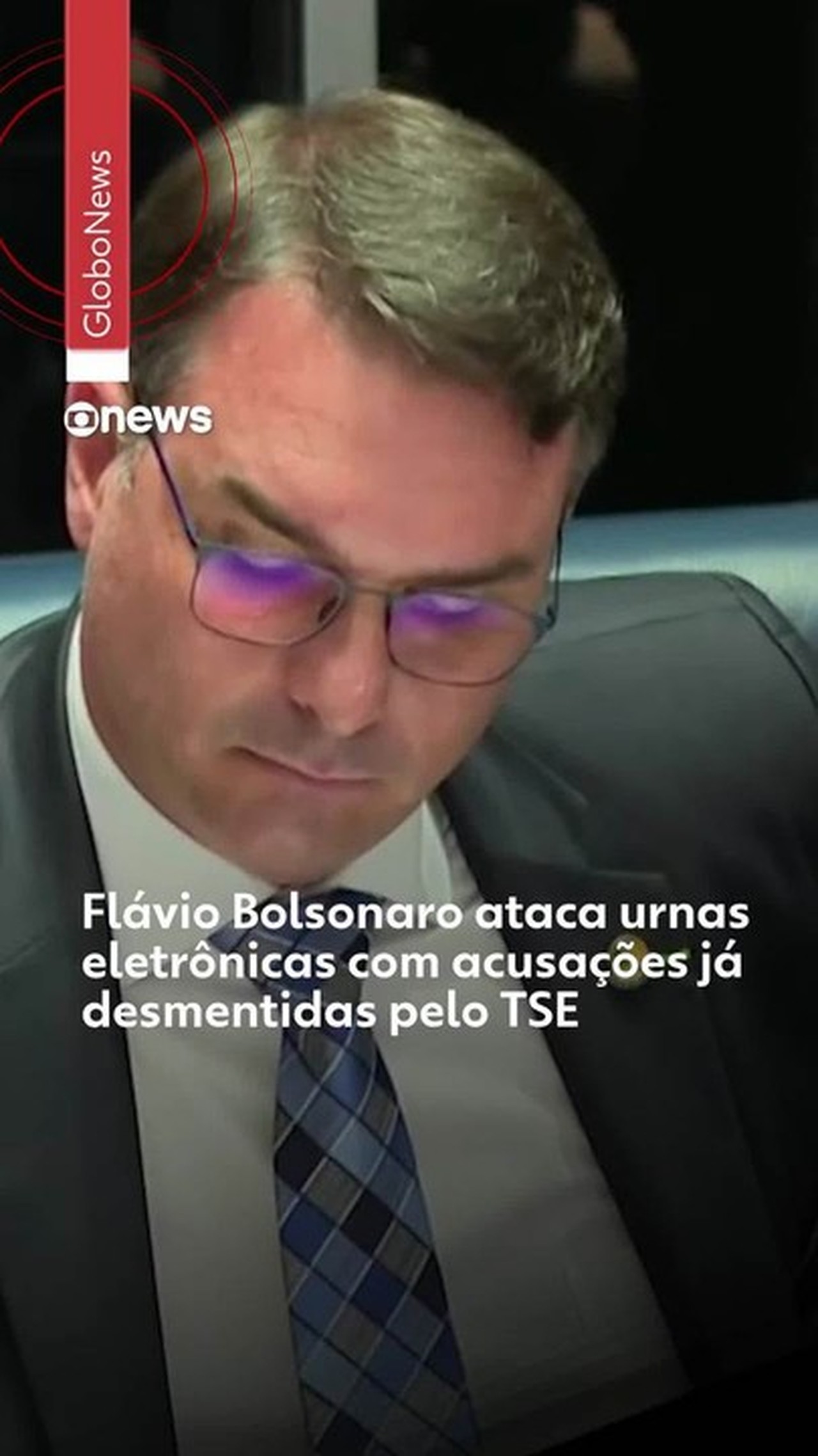 PT pede que TSE multe Flávio Bolsonaro por fala sobre urnas eletrônicas e retire post de Eduardo e aliados