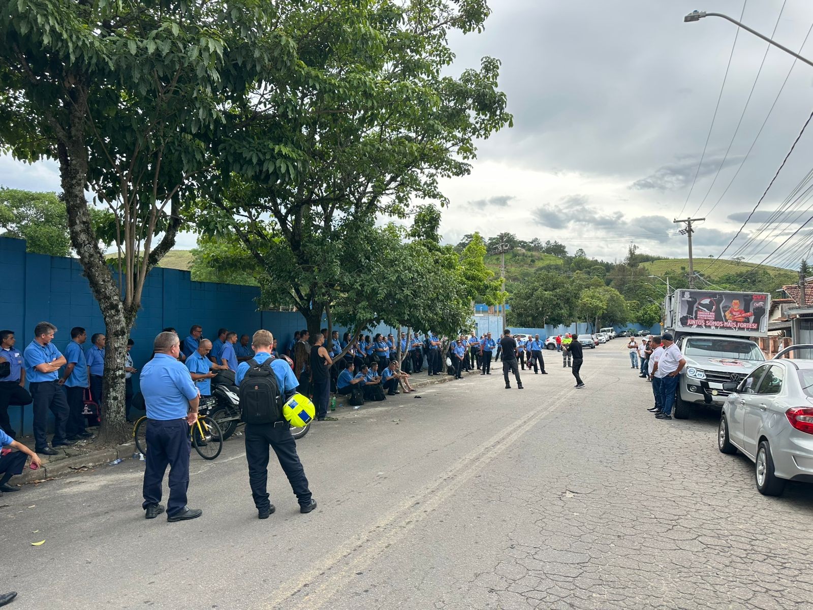 Funcionários de empresa de ônibus encerram paralisação em São José dos Campos
