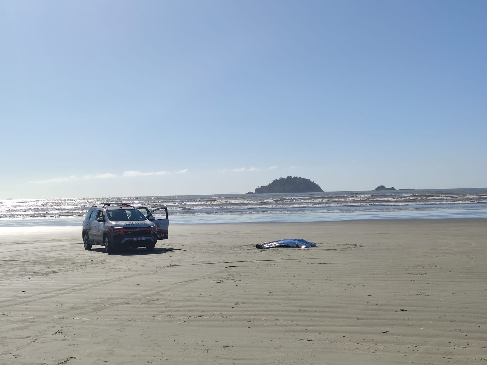 Corpo de homem com ferimento na cabeça é achado em praia do litoral de SP