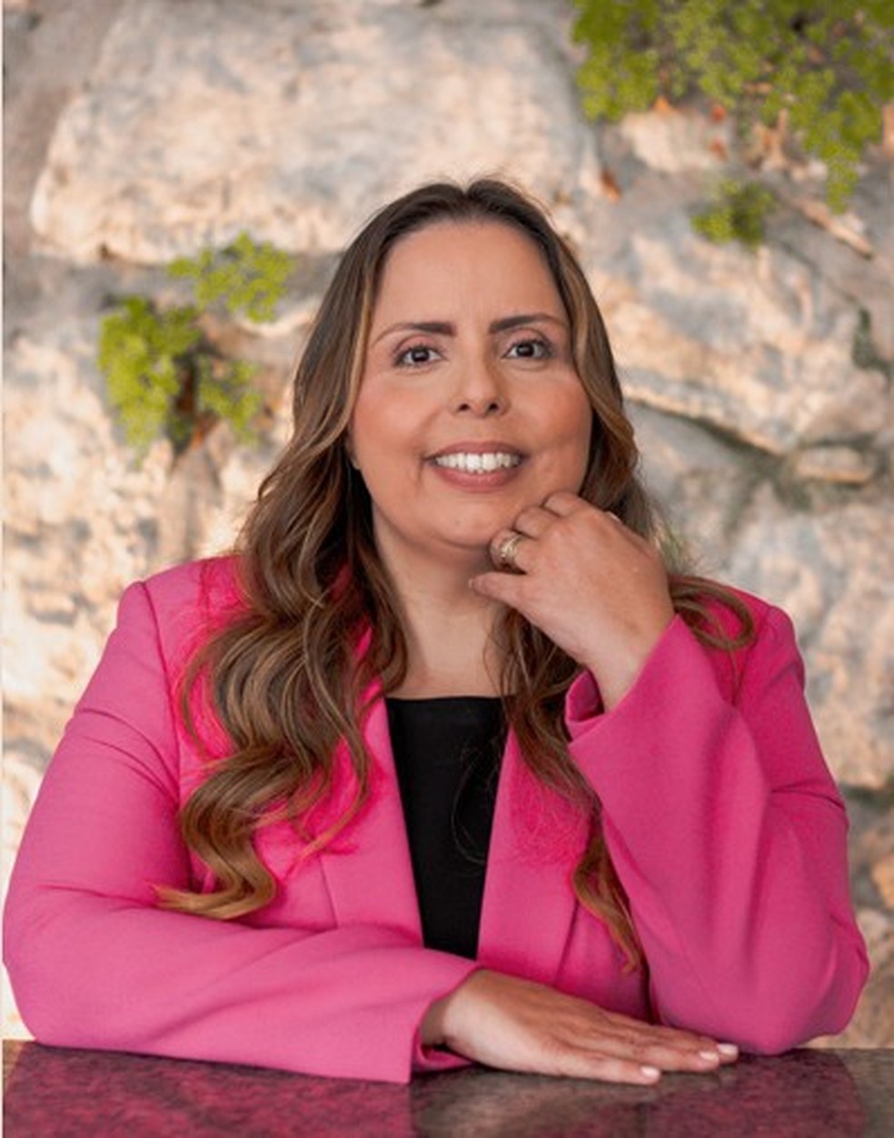 Helena Raquel é pastora, mentora e autora de 13 livros — Foto: Reprodução/TV Globo