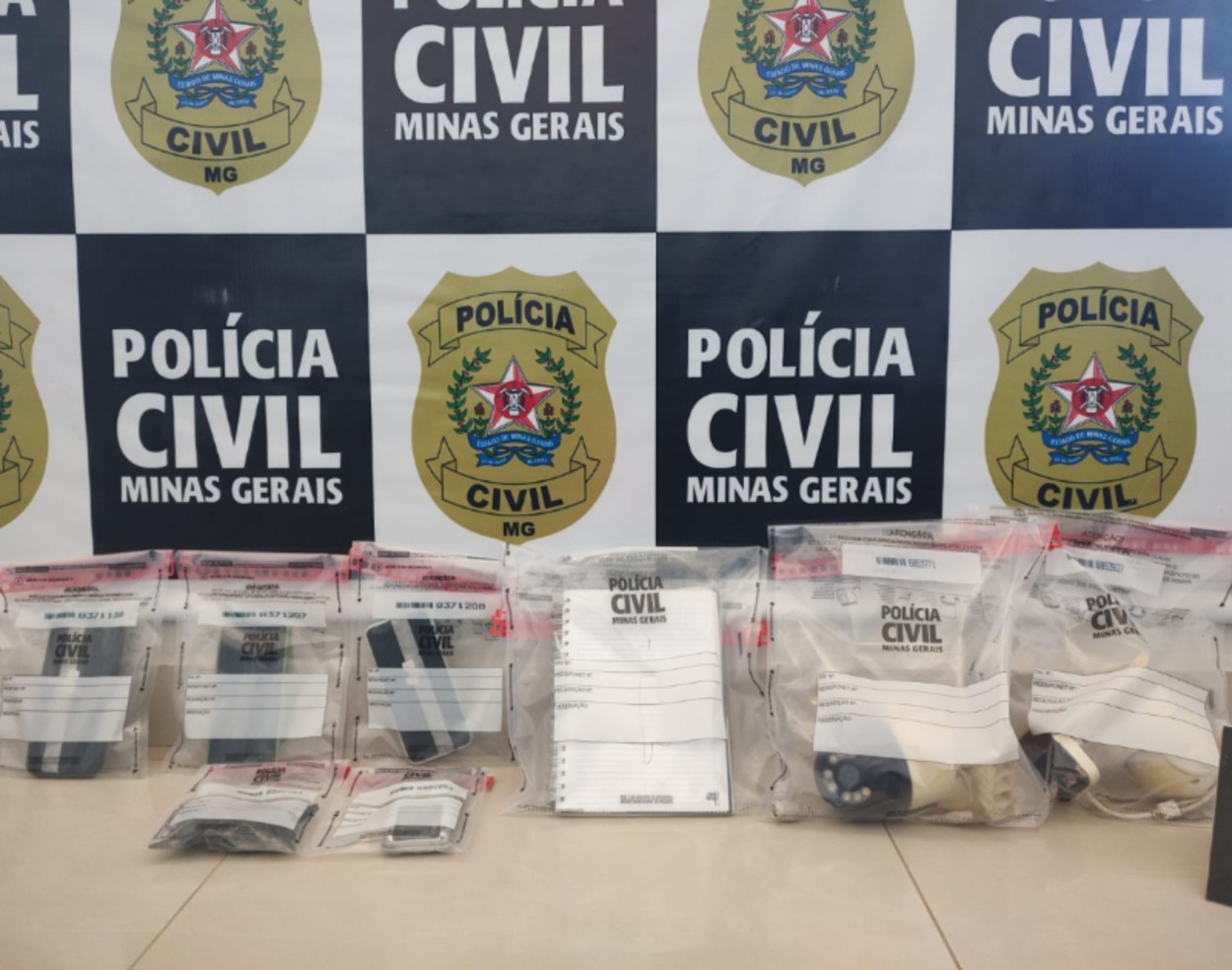 Suspeito de torturar moradores para obrigá-los a guardar armas e drogas é preso em Pirapora