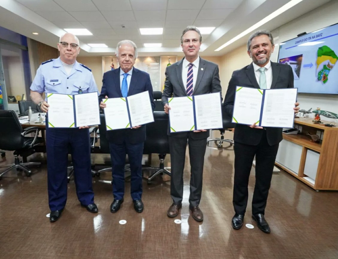 Elmano de Freitas e ministros assinam acordo para implantar unidade do ITA no Ceará