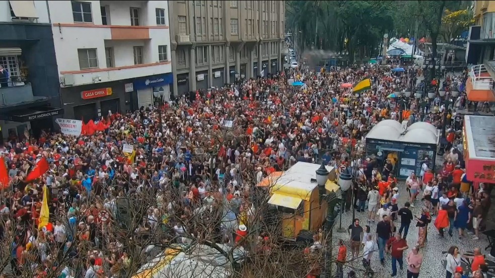 Protesto no centro de Curitiba.  Foto: GloboNews/reproduo