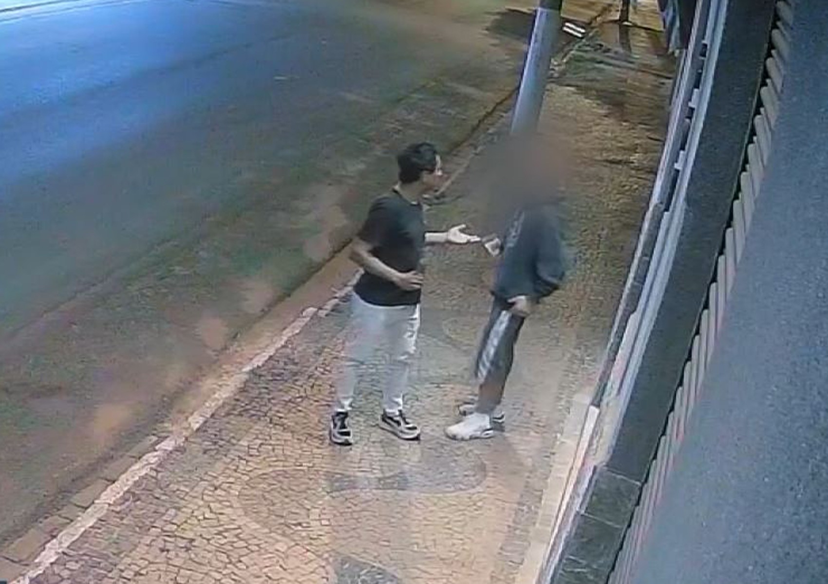 Pintor morre após ser espancado na rua por adolescente no interior de SP; vídeo
