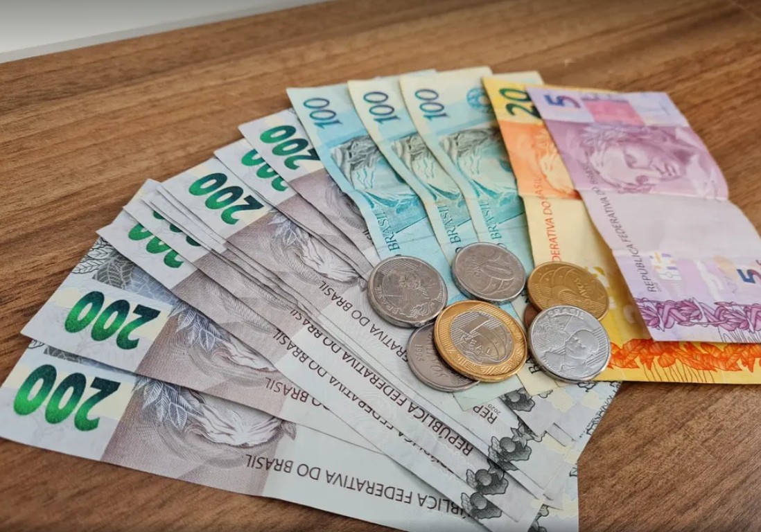 Governo de SP ajusta salário mínimo paulista e valor vai para R$ 1,8 mil; medida passa a valer nesta terça