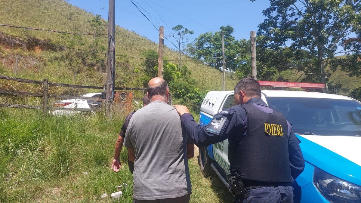 Homem é preso por ameaçar, ter controle financeiro e manter companheira em cárcere privado em Piraí 