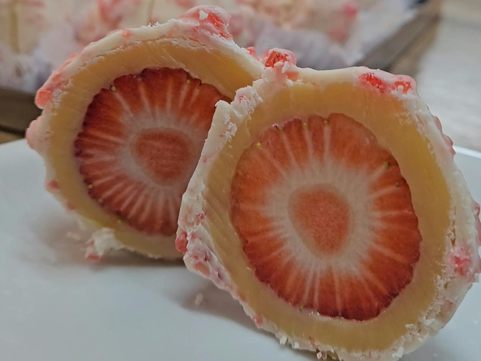 Morango cravejado: 'Entramos na trend para alavancar as vendas', diz doceira que chega a comercializar 200 unidades por dia no RS