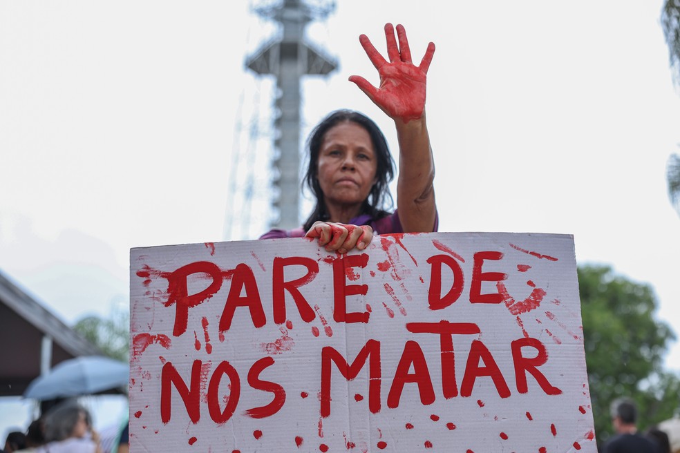 Mulheres protestam contra feminicídios, no centro de Brasília — Foto: Marcelo Camargo/Agência Brasil