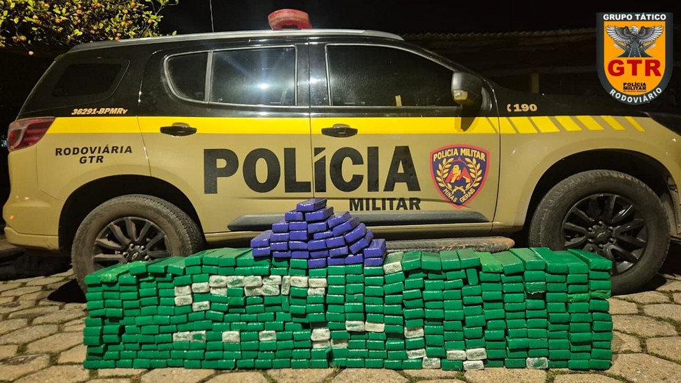 Polícia Militar Rodoviária apreende 341 barras de maconha na MG-050 em Passos — Foto: Polícia Militar Rodoviária/Divulgação