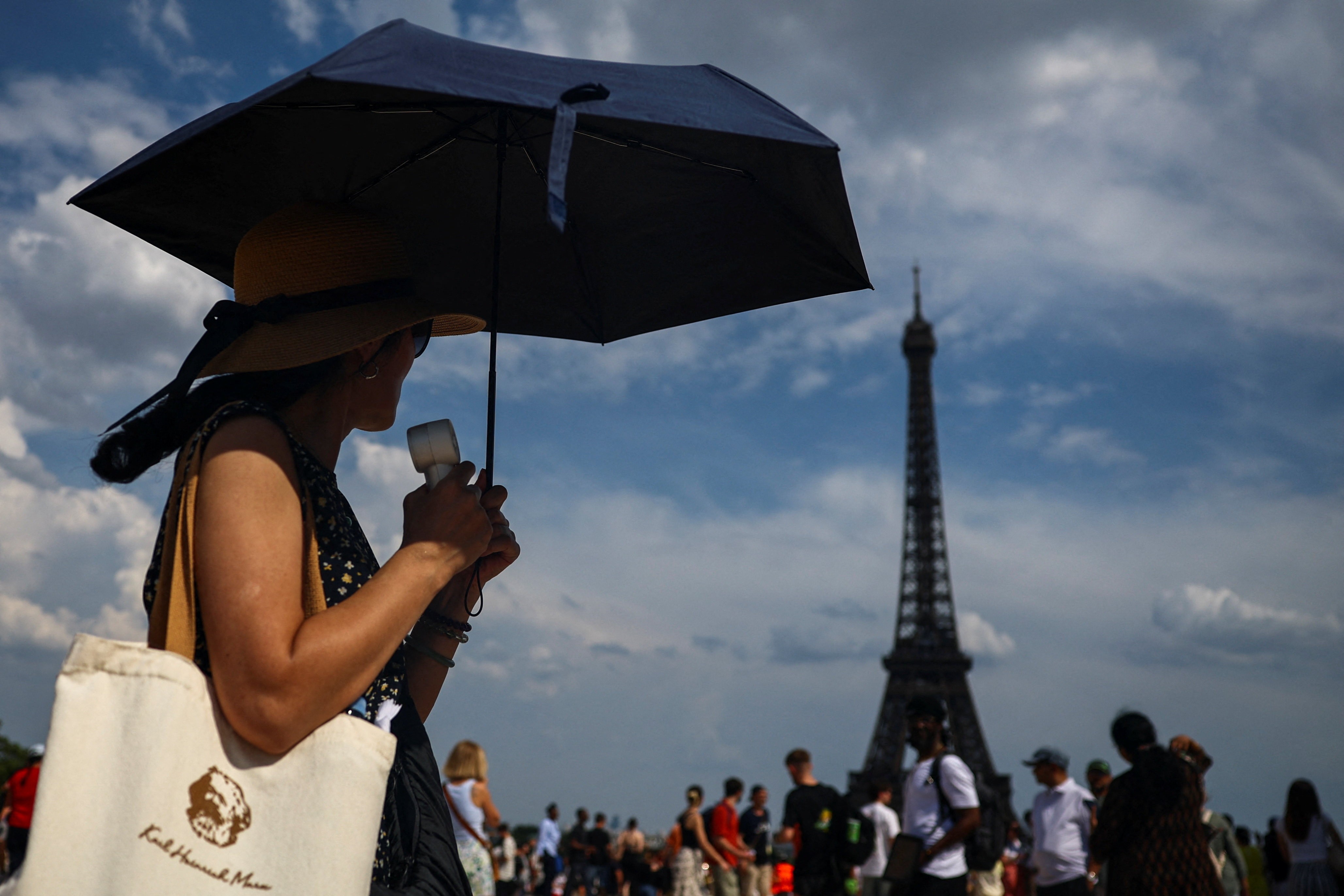 Europa enfrenta onda de calor intensa com temperaturas próximas de 40°C e cancelamentos de trens