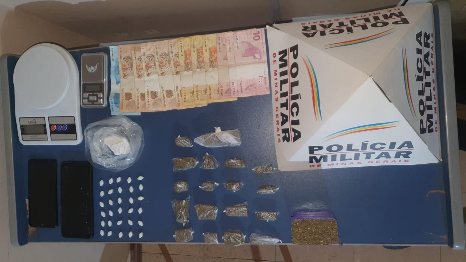 PM apreende drogas em micro-ondas, isopor e armário de cozinha em Felixlândia 