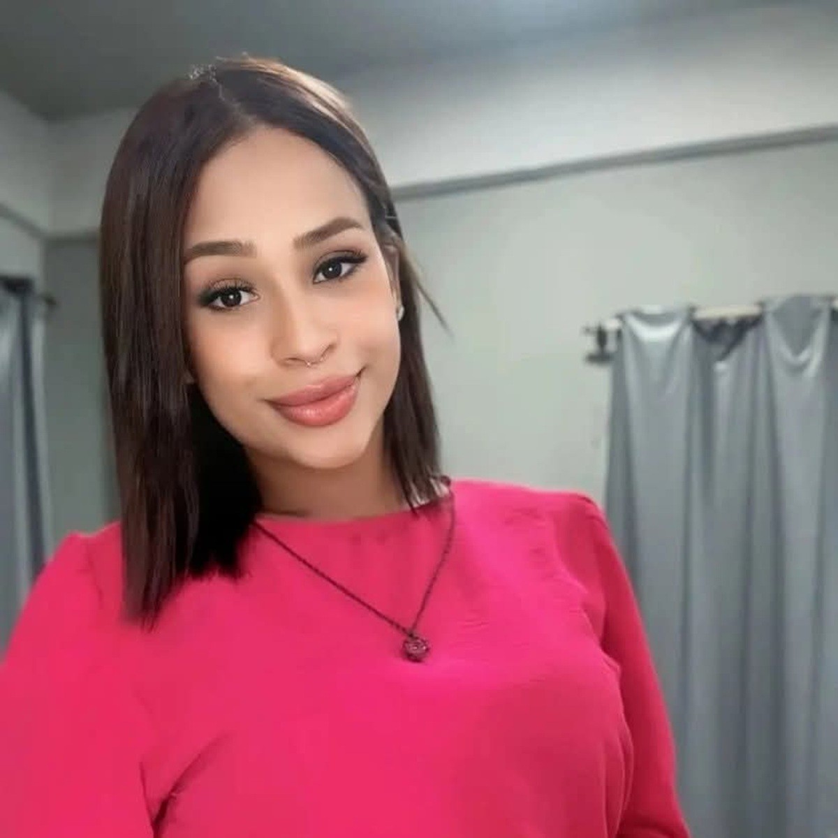 Mulher é morta no dia do aniversário e corpo é encontrado escondido dentro de cama; companheiro é preso