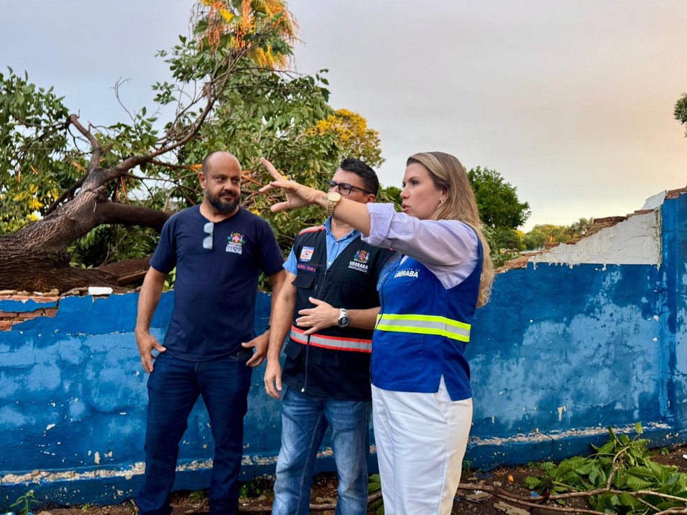 Prefeita juntamente de for&ccedil;a-tarefa ap&oacute;s temporal em Uberaba &mdash; Foto: Prefeitura de Uberaba/Divulga&ccedil;&atilde;o