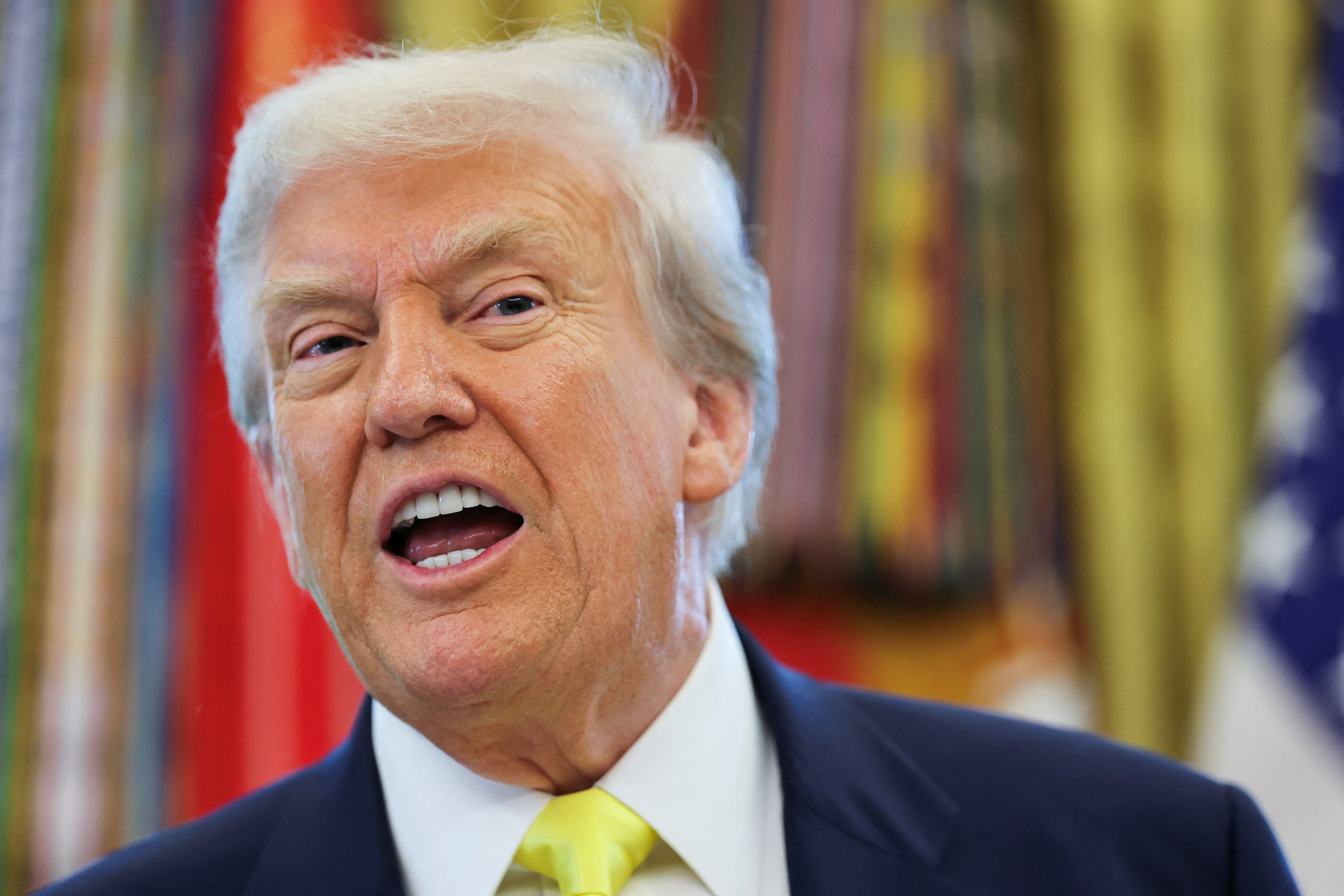 Como novas tarifas de Trump contra países que fazem negócios com a Rússia podem afetar a economia global