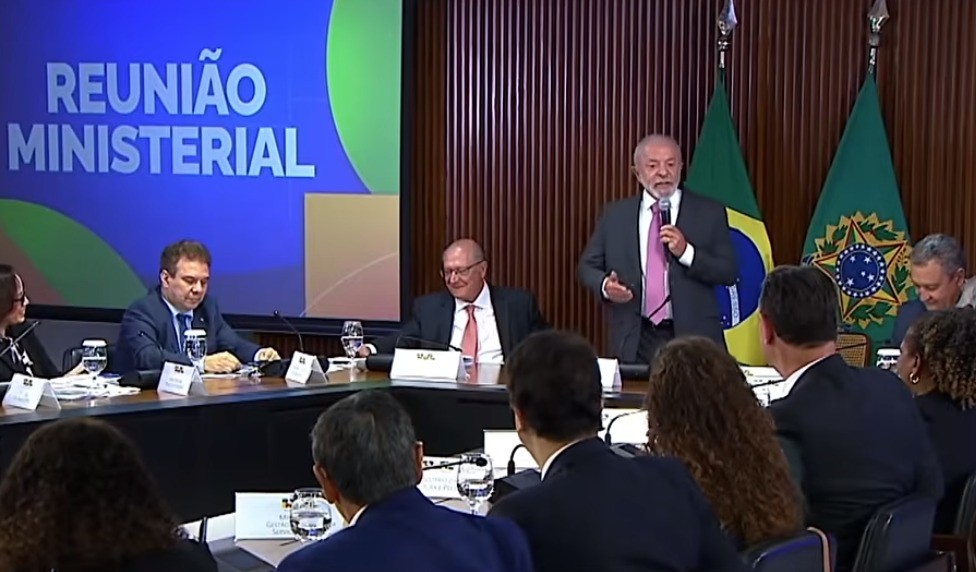 Em reunião ministerial, Lula diz que 'política piorou muito', virou negócio e cargos têm 'preço alto'