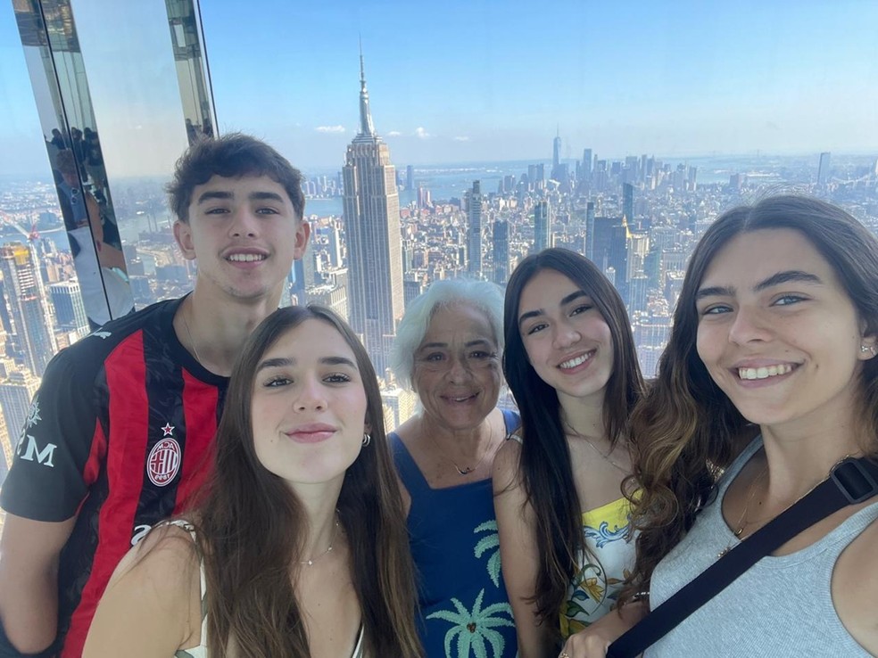 Dalila Cruz com os netos, que fazem parte da rotina da avó em Juiz de Fora  — Foto: Arquivo Pessoal