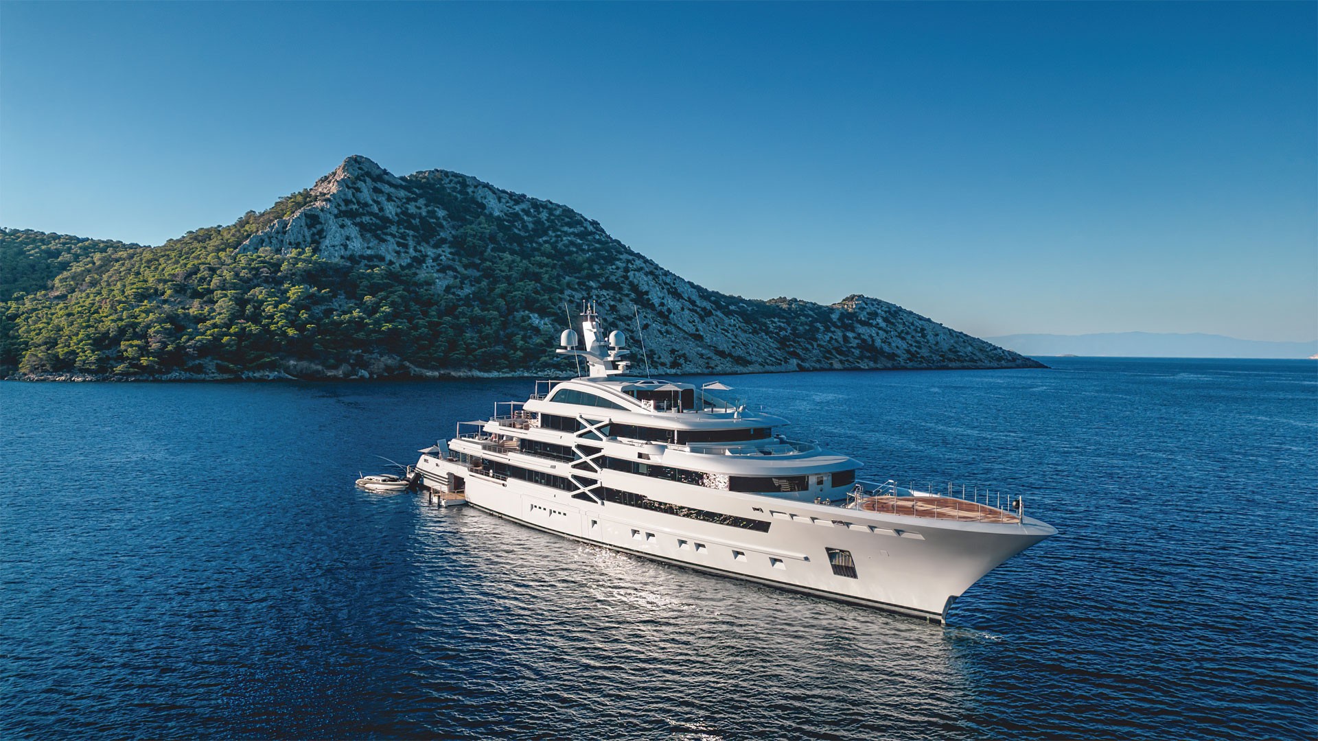 Project X, iate desenvolvido pela Golden Yachts e com design de interiores feito pela Massari Design