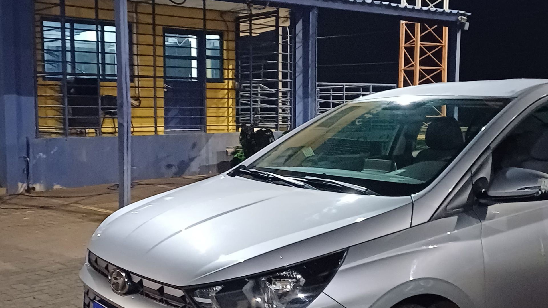 Casal é preso com maconha escondida em blusas de frio dentro de carro de aplicativo em Uberlândia
