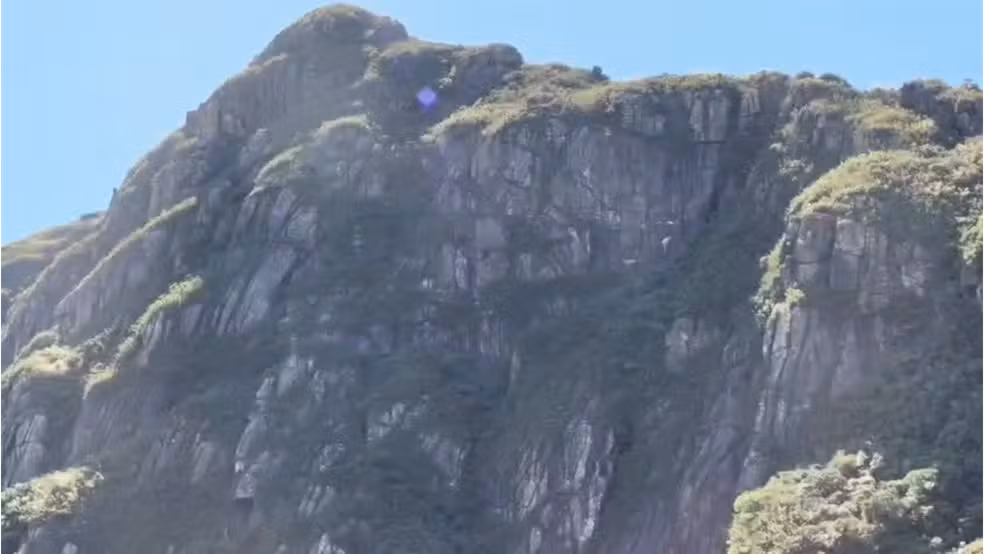 Imagem de drone feita por equipe de buscas no Pico Paraná — Foto: Corpo de Bombeiros