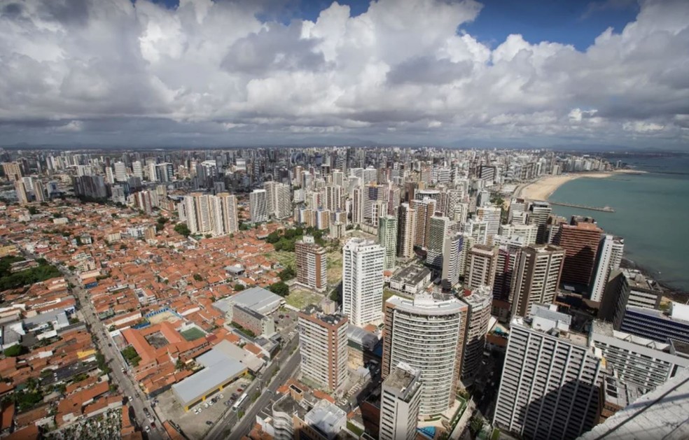 Prédios com até 160 metros de altura são construídos na orla de Fortaleza — Foto: Fabiane de Paula/SVM