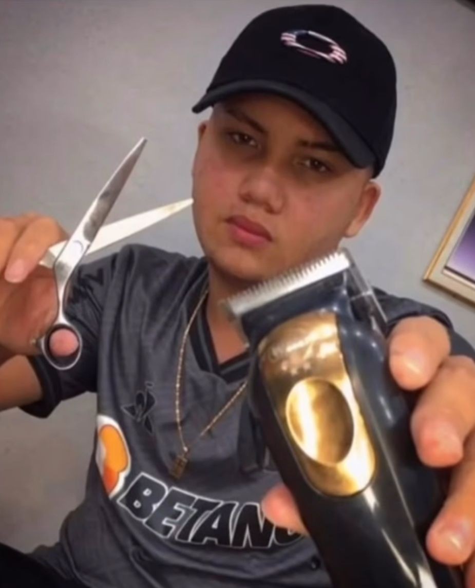 Barbeiro é morto a tiros enquanto cortava cabelo; suspeito do crime é ex de namorada  