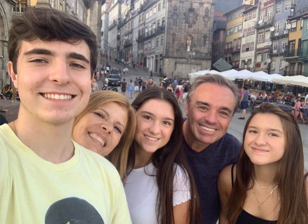 Família de Gugu Liberato: João Augusto (à esq.), Rose, Marina e Sofia — Foto: Arquivo pessoal