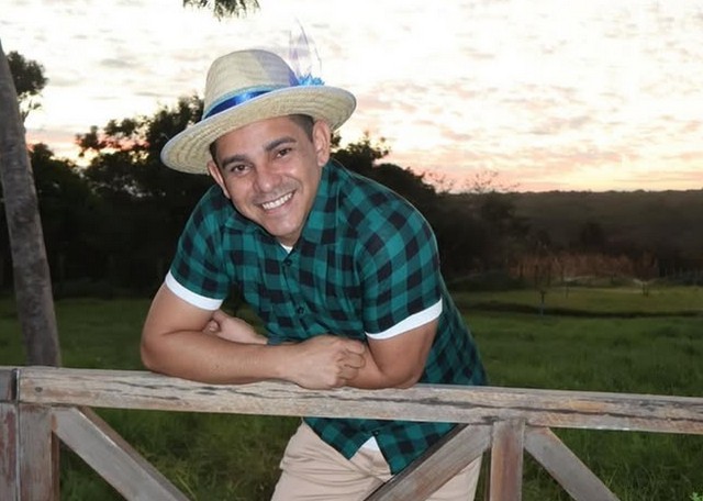 Corpo de professor desaparecido é encontrado em penhasco; adolescente é apreendido