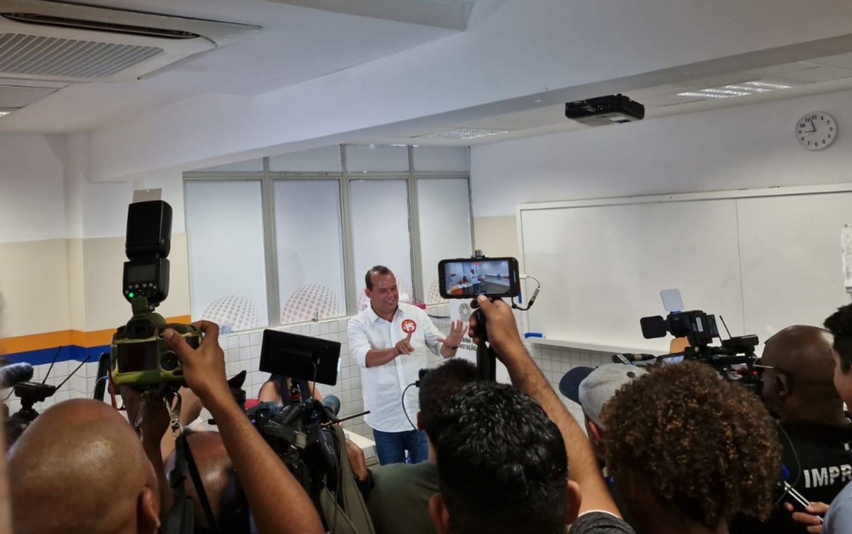 Candidatos à Prefeitura de Salvador votam de familiares e