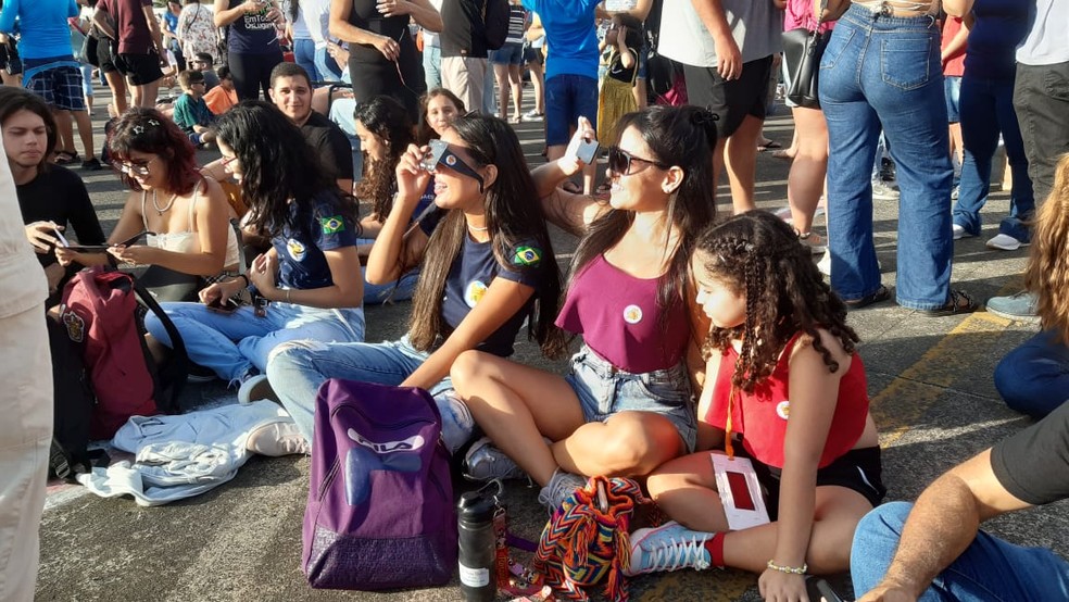 Eclipse Solar Anular: populares aguardam no Centro Cultural Trampolim da Vitória, Parnamirim-RN — Foto: Sérgio Henrique Santos / Inter TV Cabugi