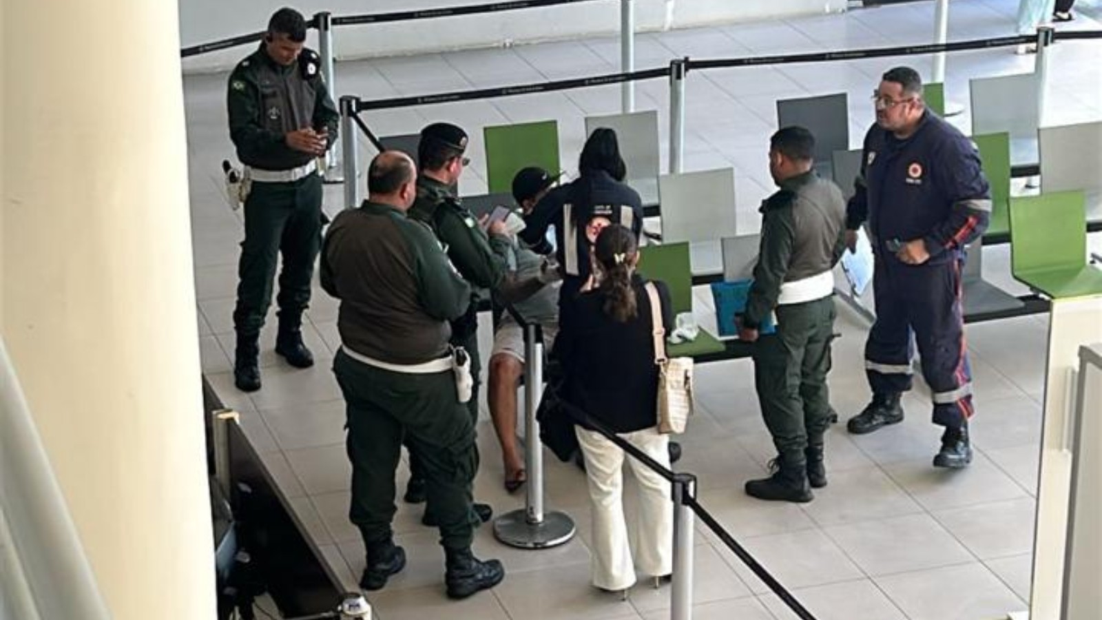 Policial de folga prende homem que tentou matar outro próximo ao fórum de Fortaleza