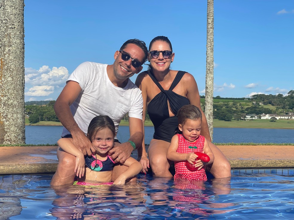Luciana Grandi Lourenção com as filhas e o marido — Foto: Arquivo pessoal