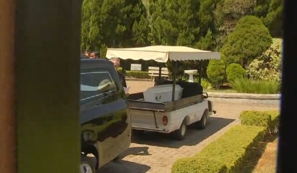 Sem velório, menina achada morta no quintal é enterrada em Itapetininga (SP) — Foto: Reprodução/TV TEM