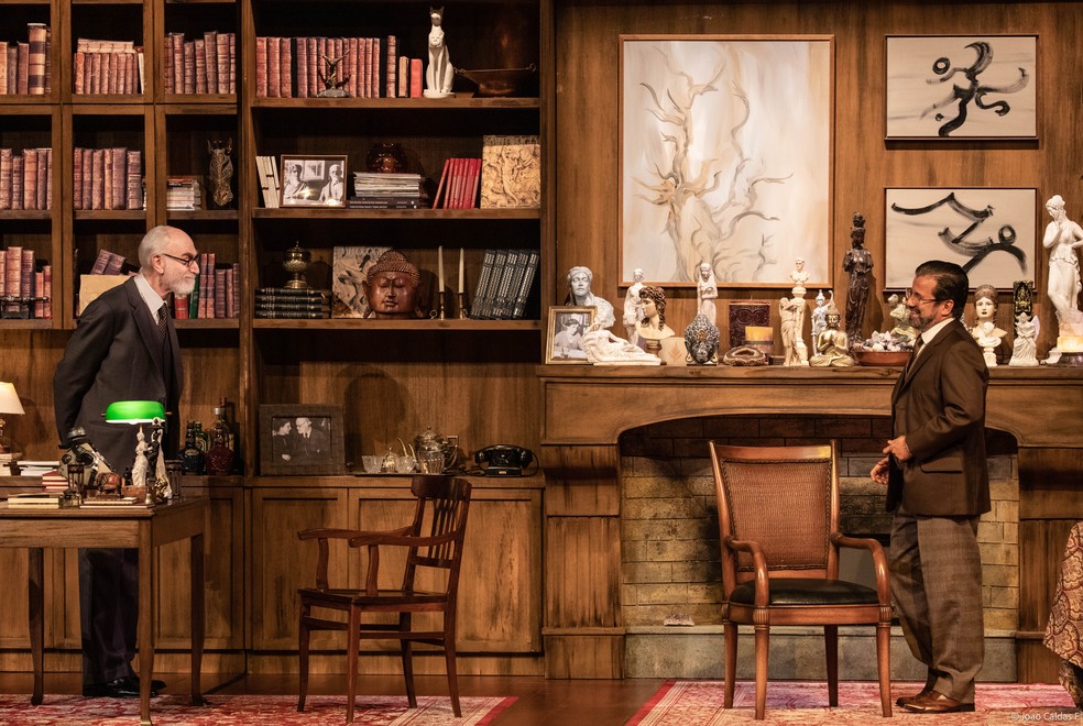 Odilon e Claudio Fontana são Sigmund Freud e C.S. Lewis na peça 'A Última Sessão de Freud'. — Foto: Foto: divulgação/João Caldas.