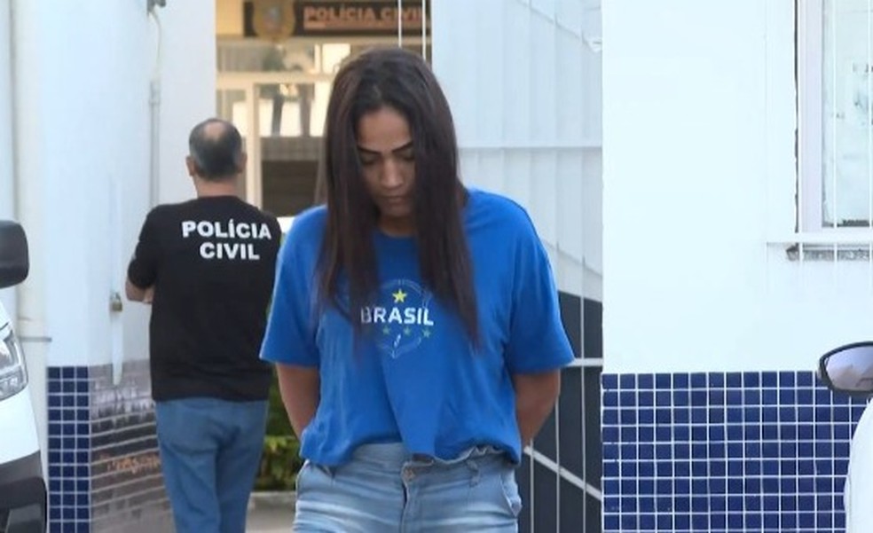 Marcela Ferreguete, 23 anos, se entregou à polícia. Ela era uma das criminosas mais procuradas da polícia do ES — Foto: Reprodução