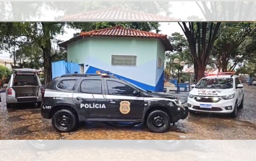 Homem é encontrado morto dentro de banheiro público no Centro de Guaiçara (SP) — Foto: Reprodução/NovaTV